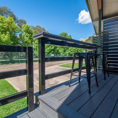 Gundagai Tourist Suites Екстериор снимка